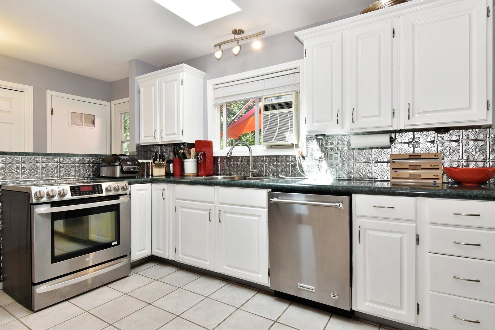 Listing Image 10