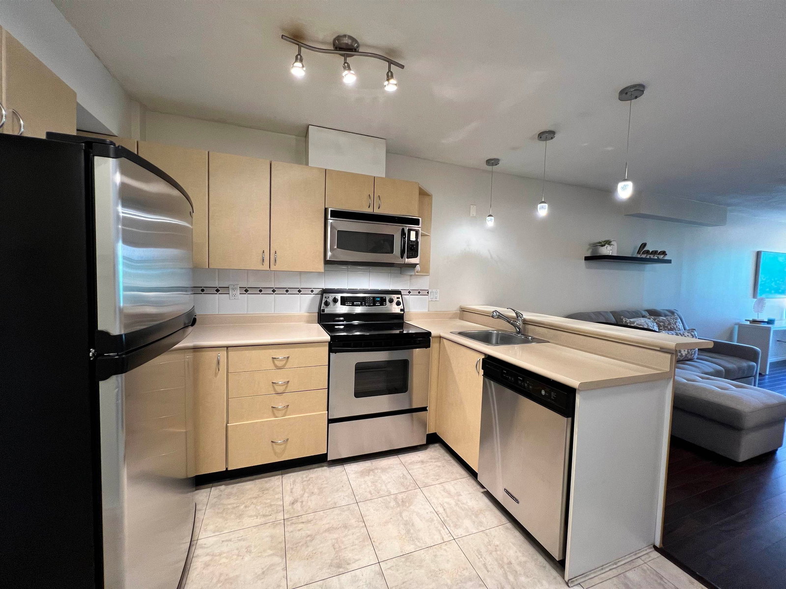 Listing Image 9