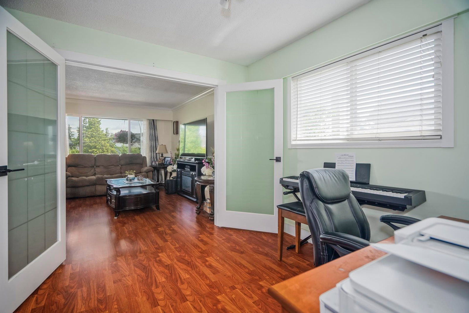Listing Image 6