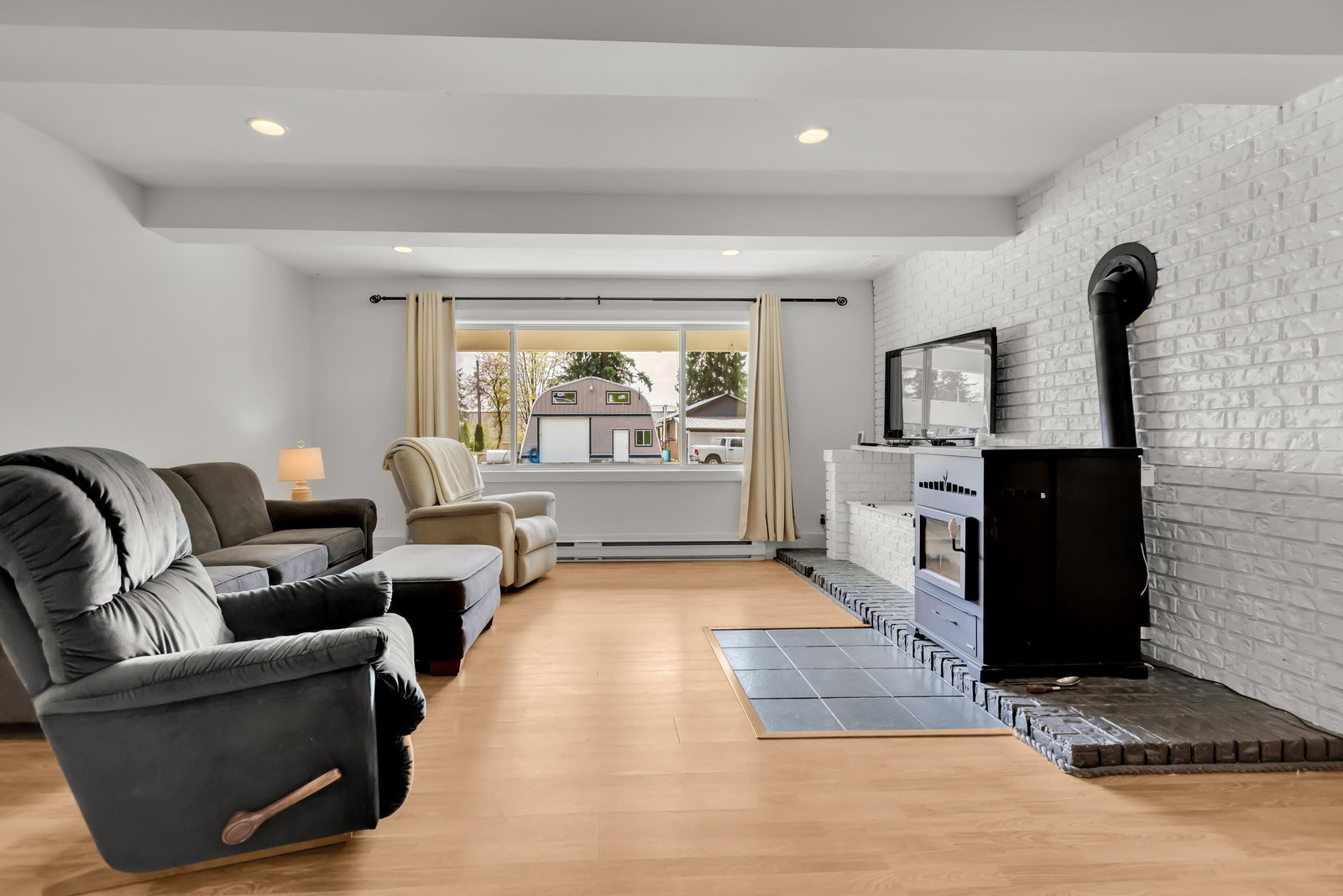 Listing Image 19
