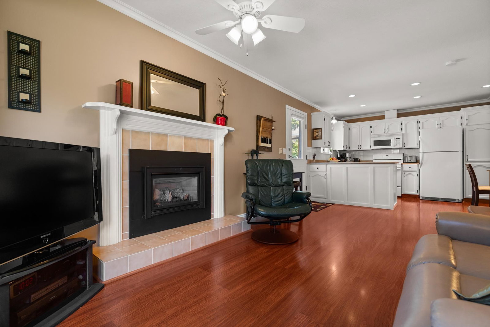 Listing Image 8