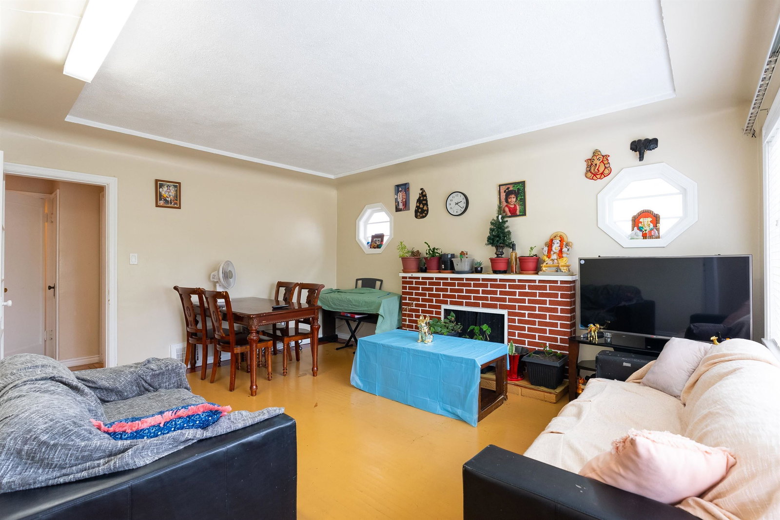 Listing Image 6