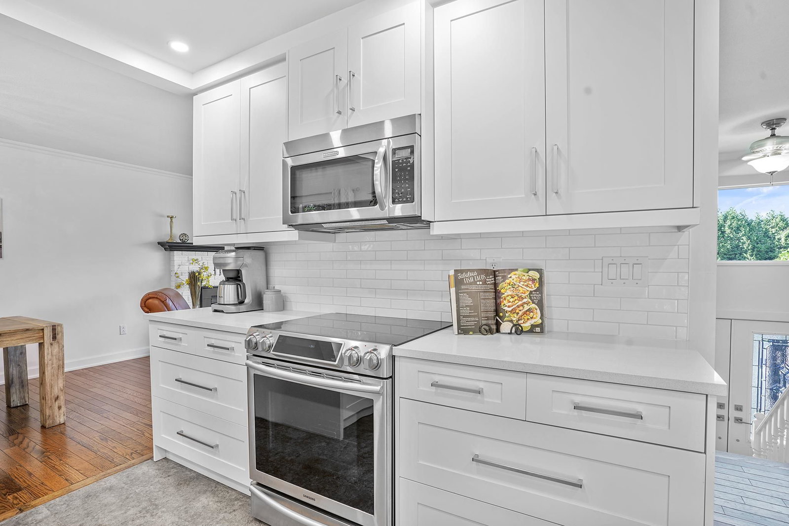 Listing Image 10