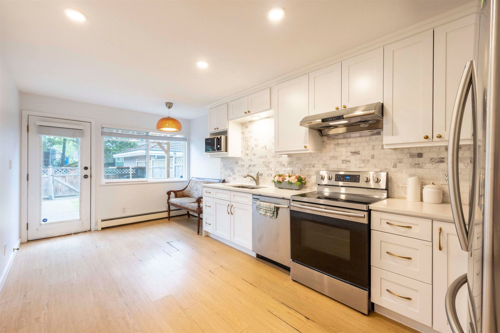 Listing Image 12