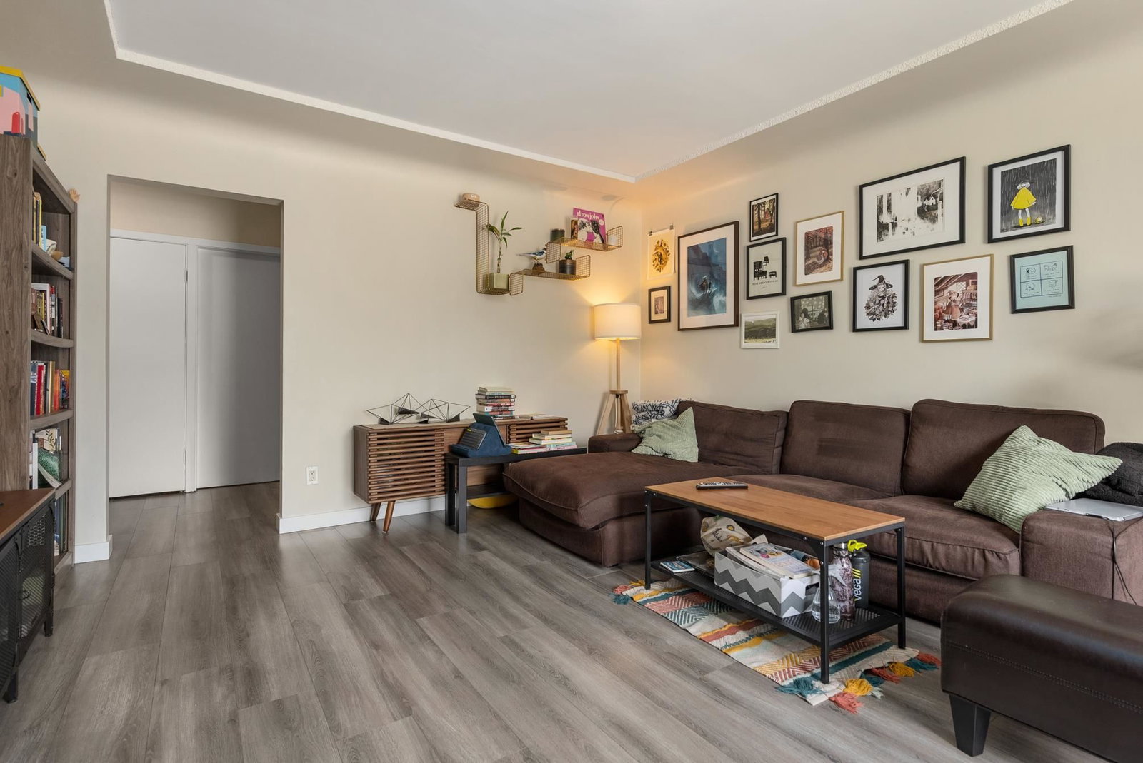 Listing Image 6