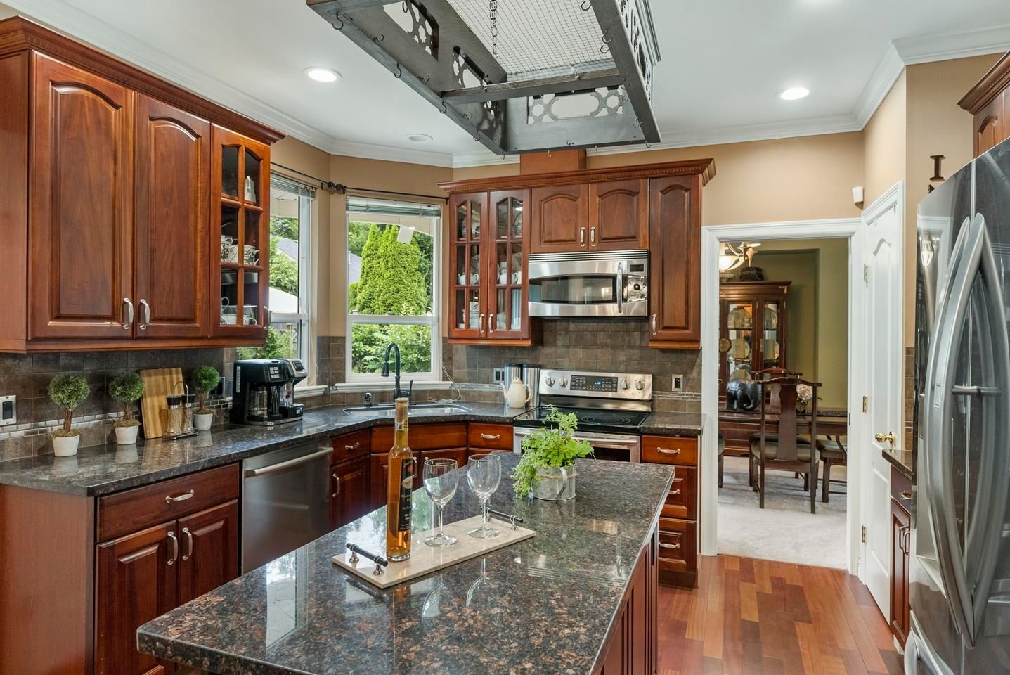 Listing Image 11