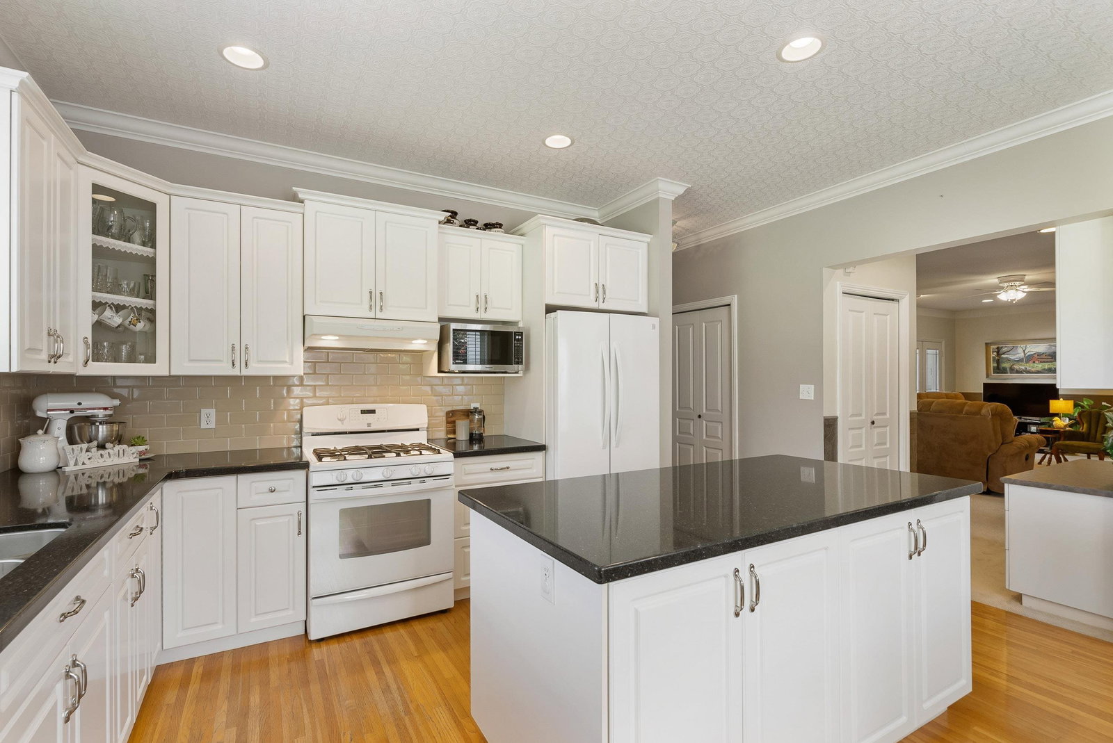 Listing Image 11