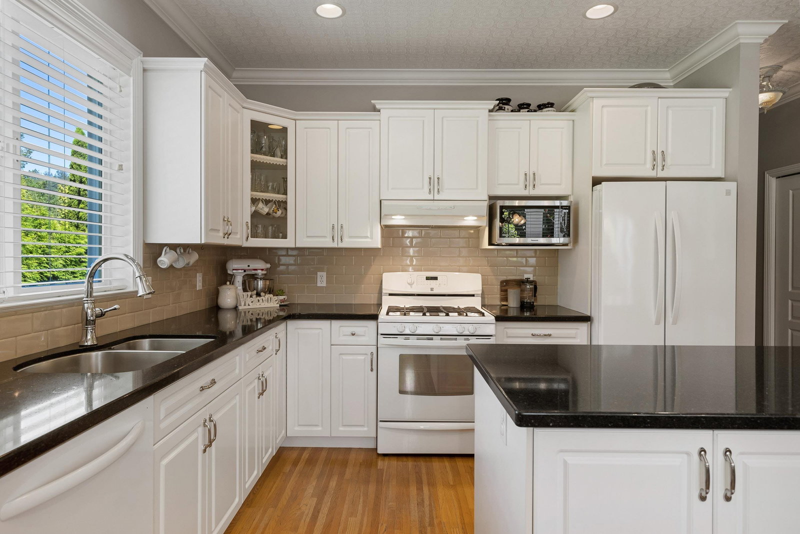 Listing Image 12