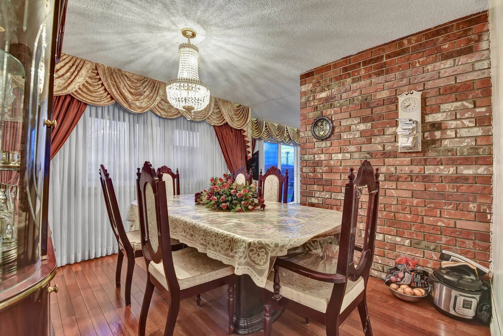 Listing Image 12