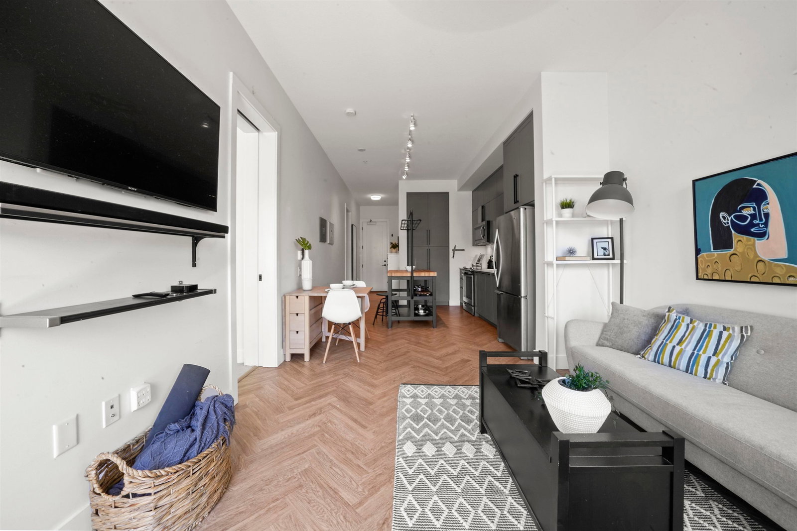Listing Image 10