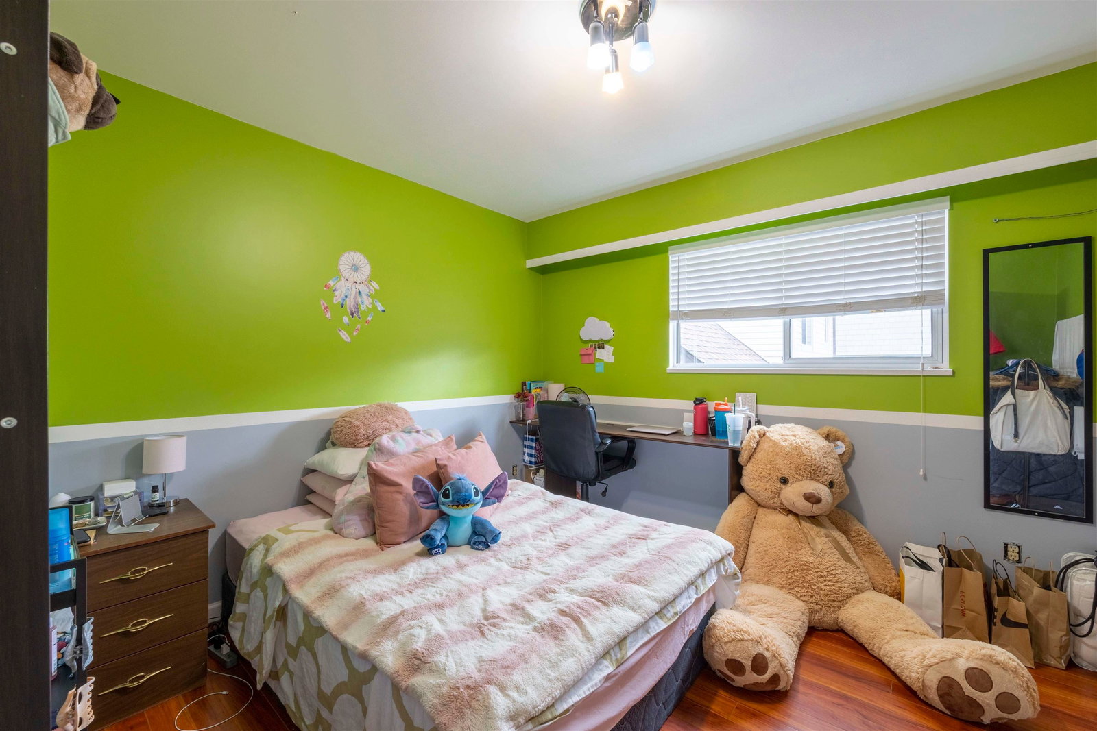Listing Image 12