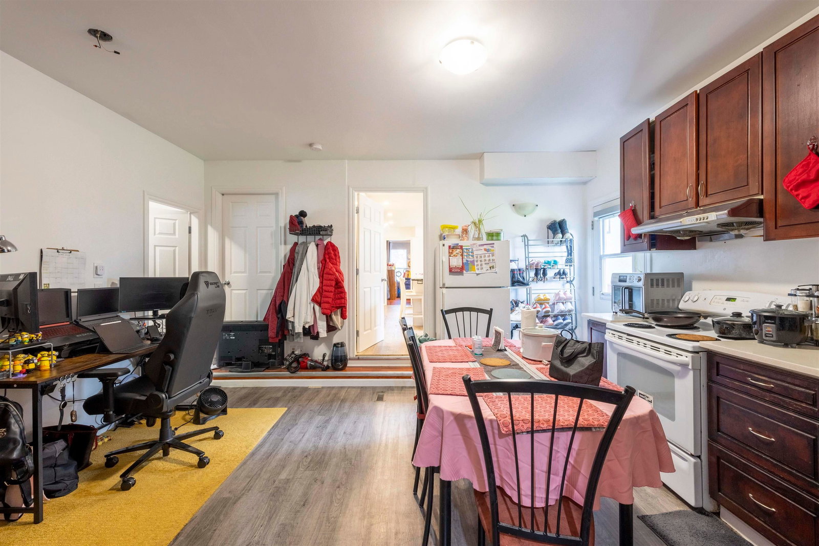 Listing Image 6