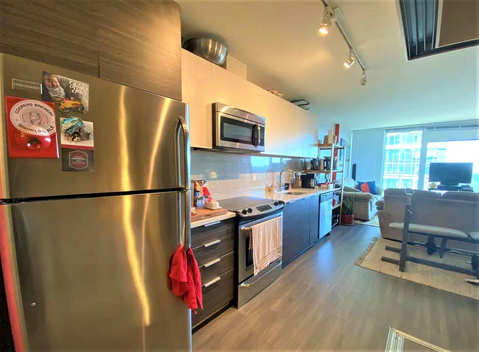 Listing Image 4