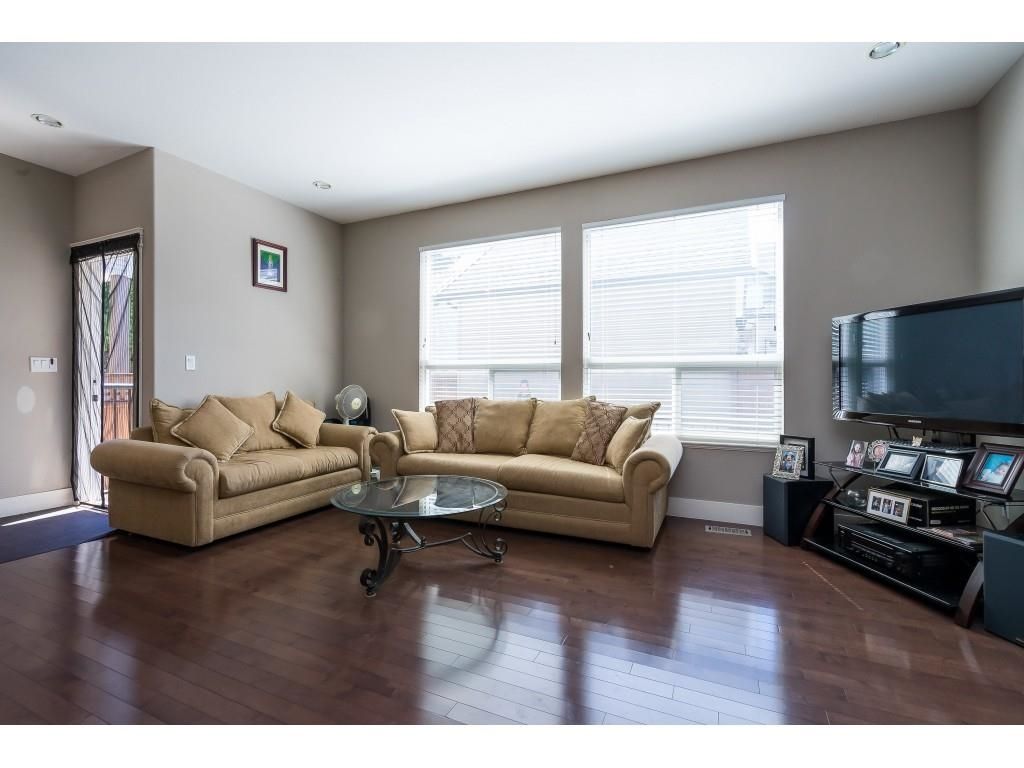 Listing Image 18