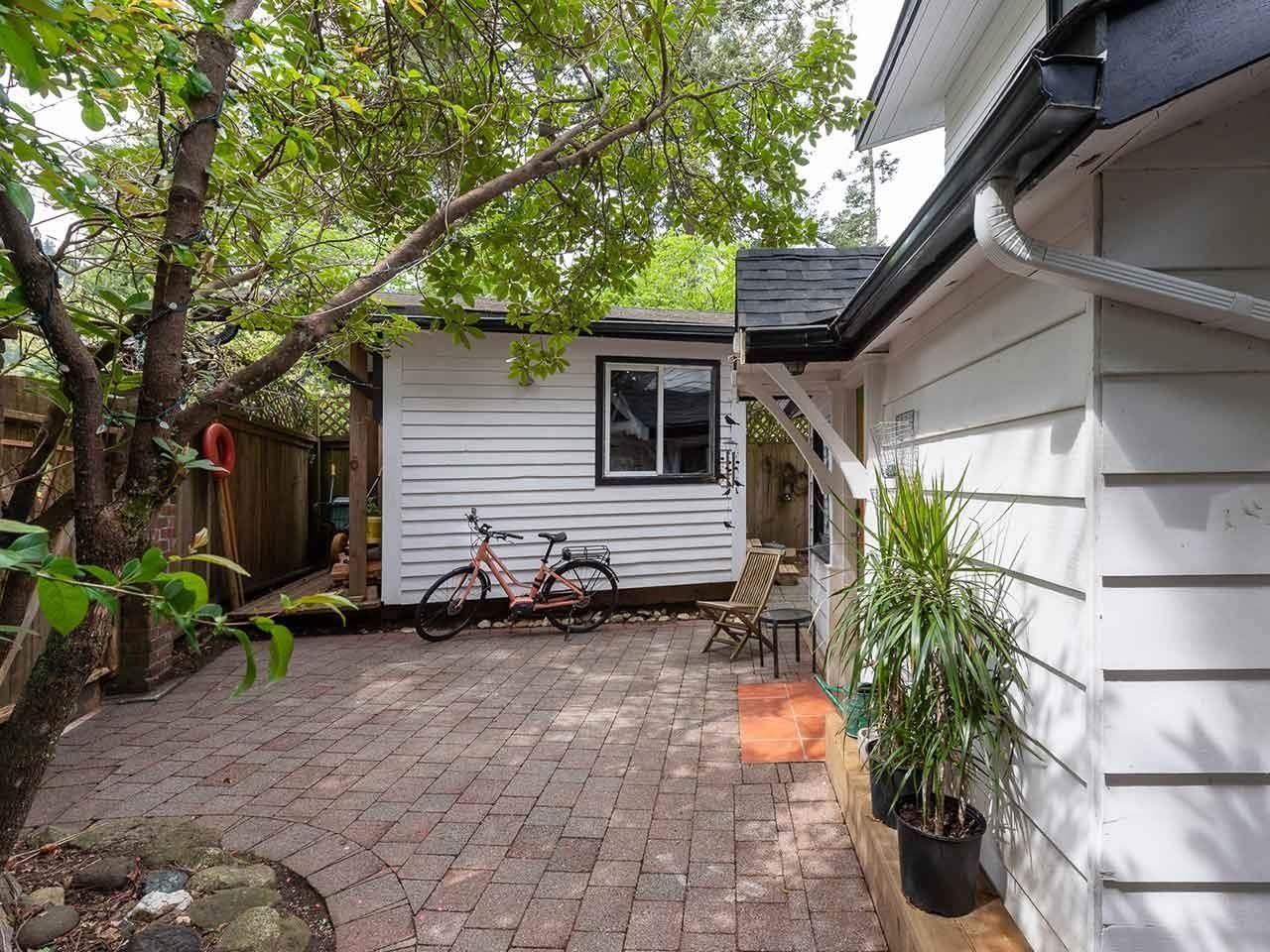 Listing Image 4
