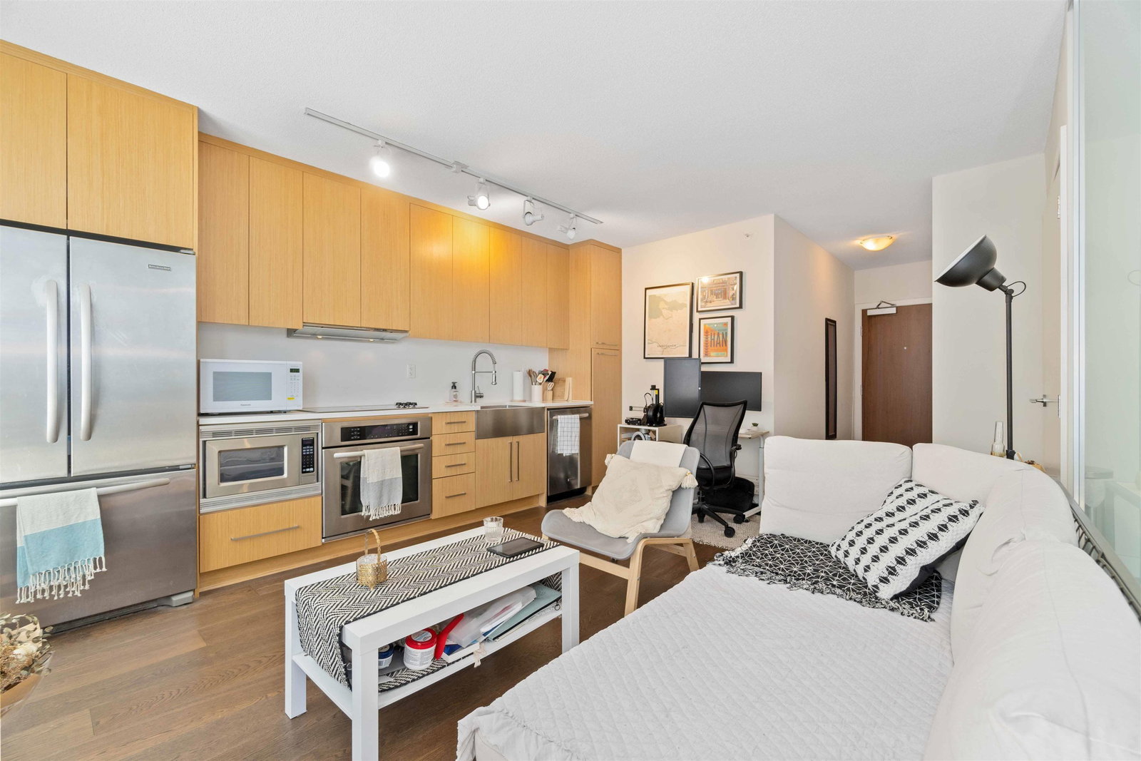 Listing Image 3