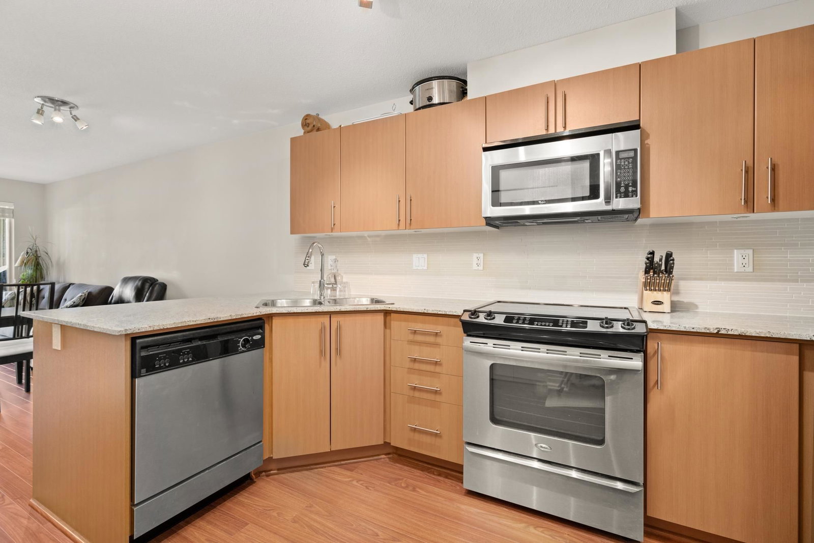 Listing Image 9
