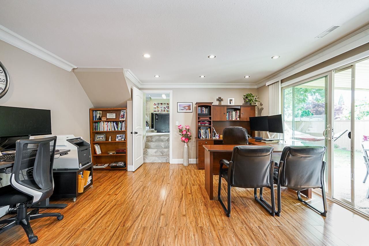 Listing Image 16
