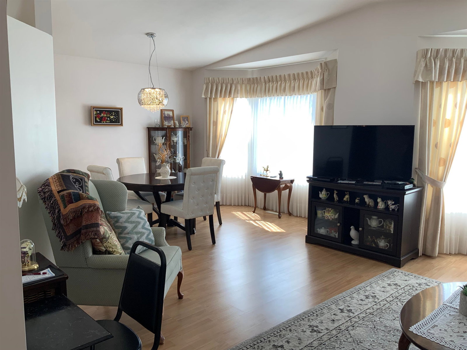 Listing Image 7