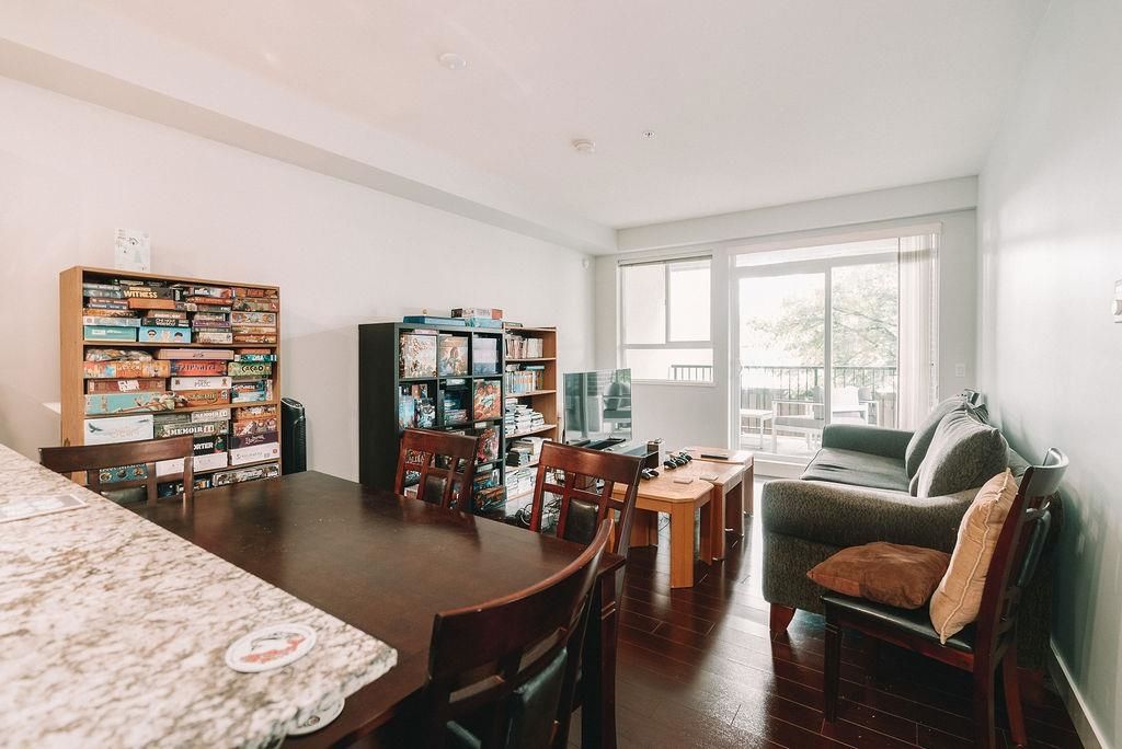 Listing Image 4