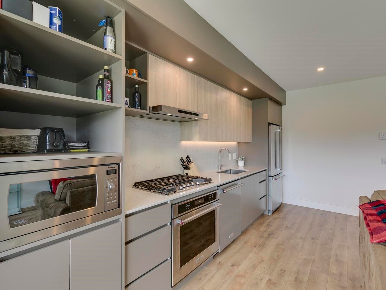 Listing Image 9