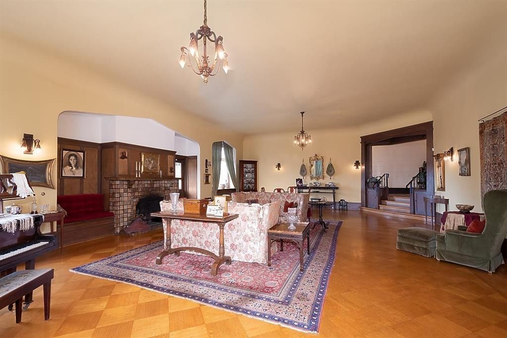 Listing Image 11