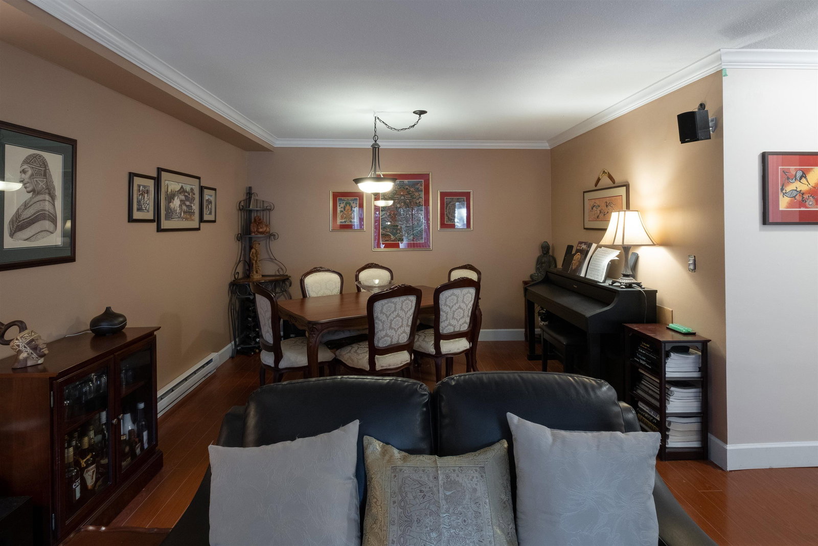 Listing Image 8