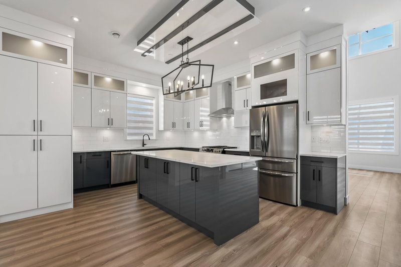 46077 Crestview Drive, Chilliwack, V2R 6G4 | Image 2