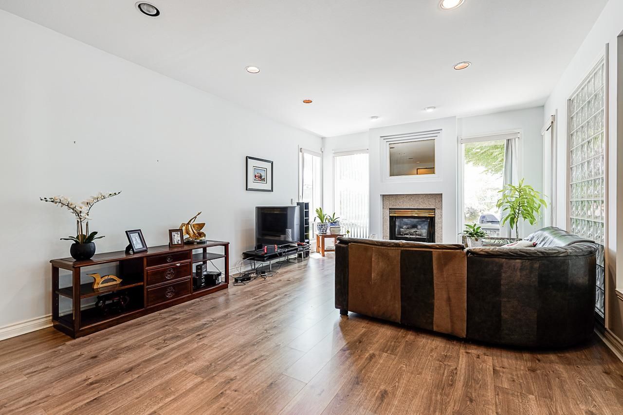 Listing Image 17