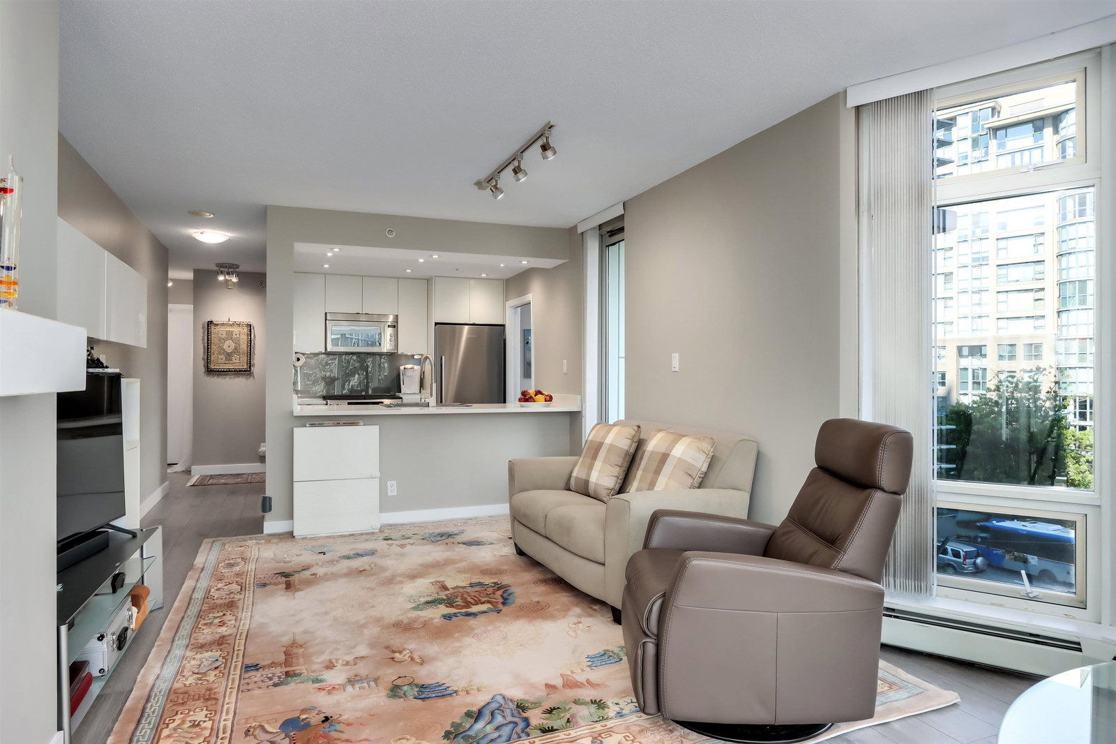 Listing Image 11