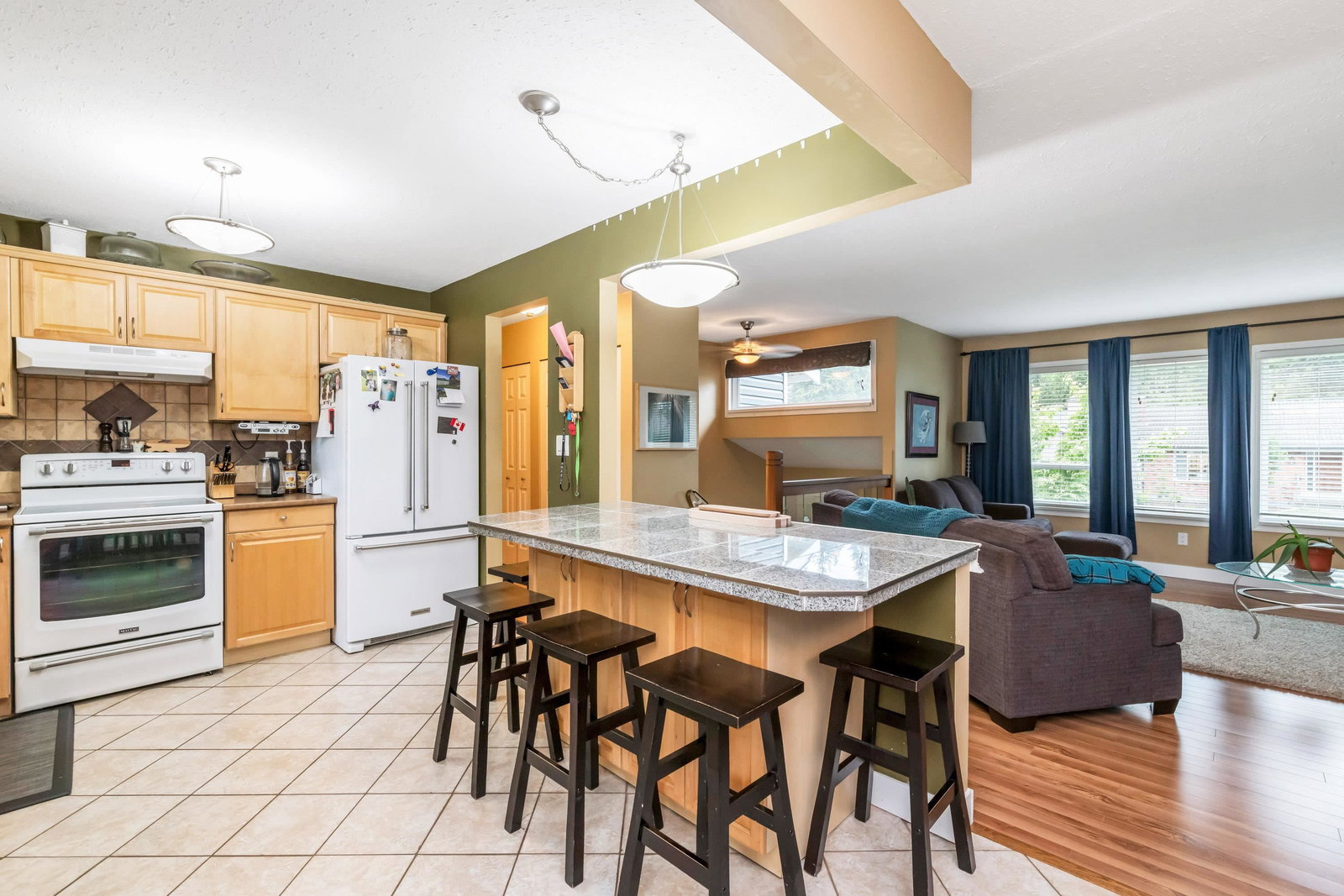 Listing Image 12