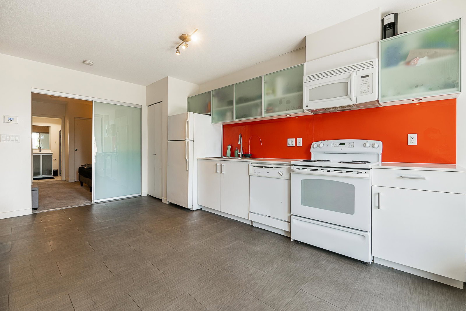 Listing Image 8