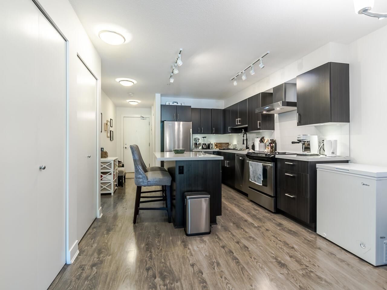 Listing Image 8