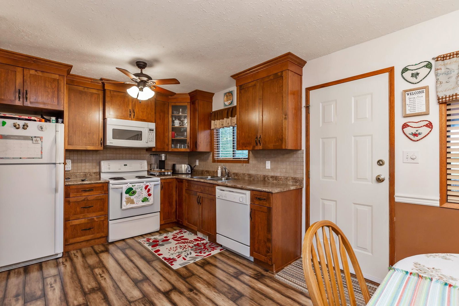 Listing Image 8