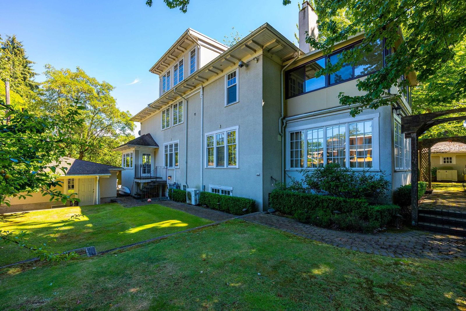 Listing Image 9