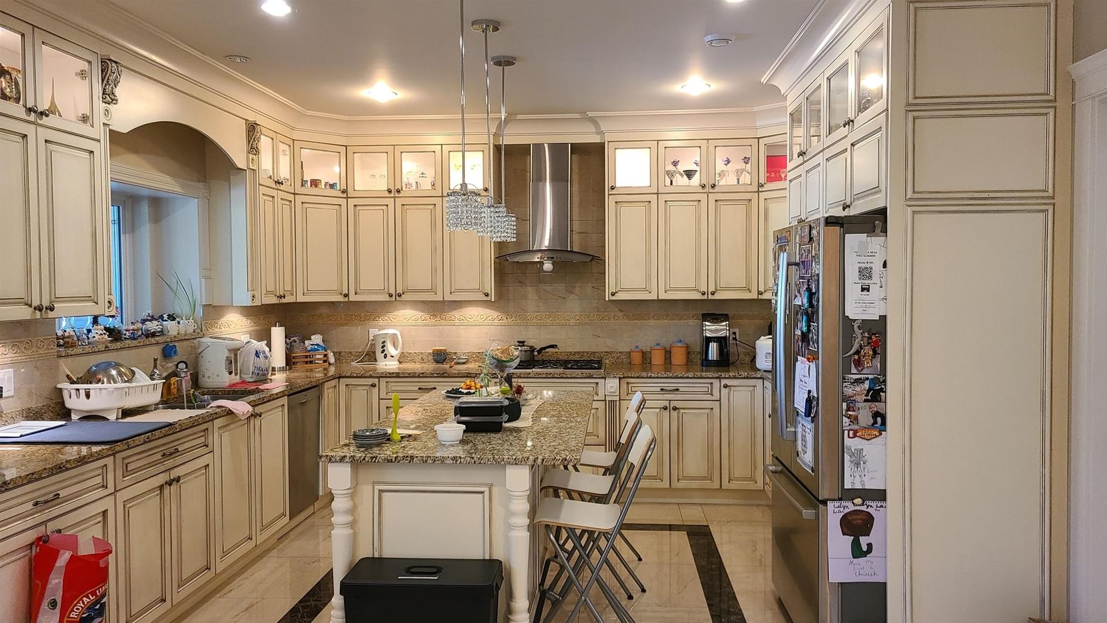 Listing Image 4