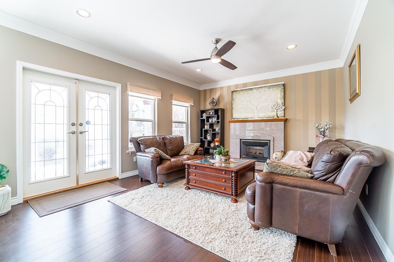 Listing Image 11