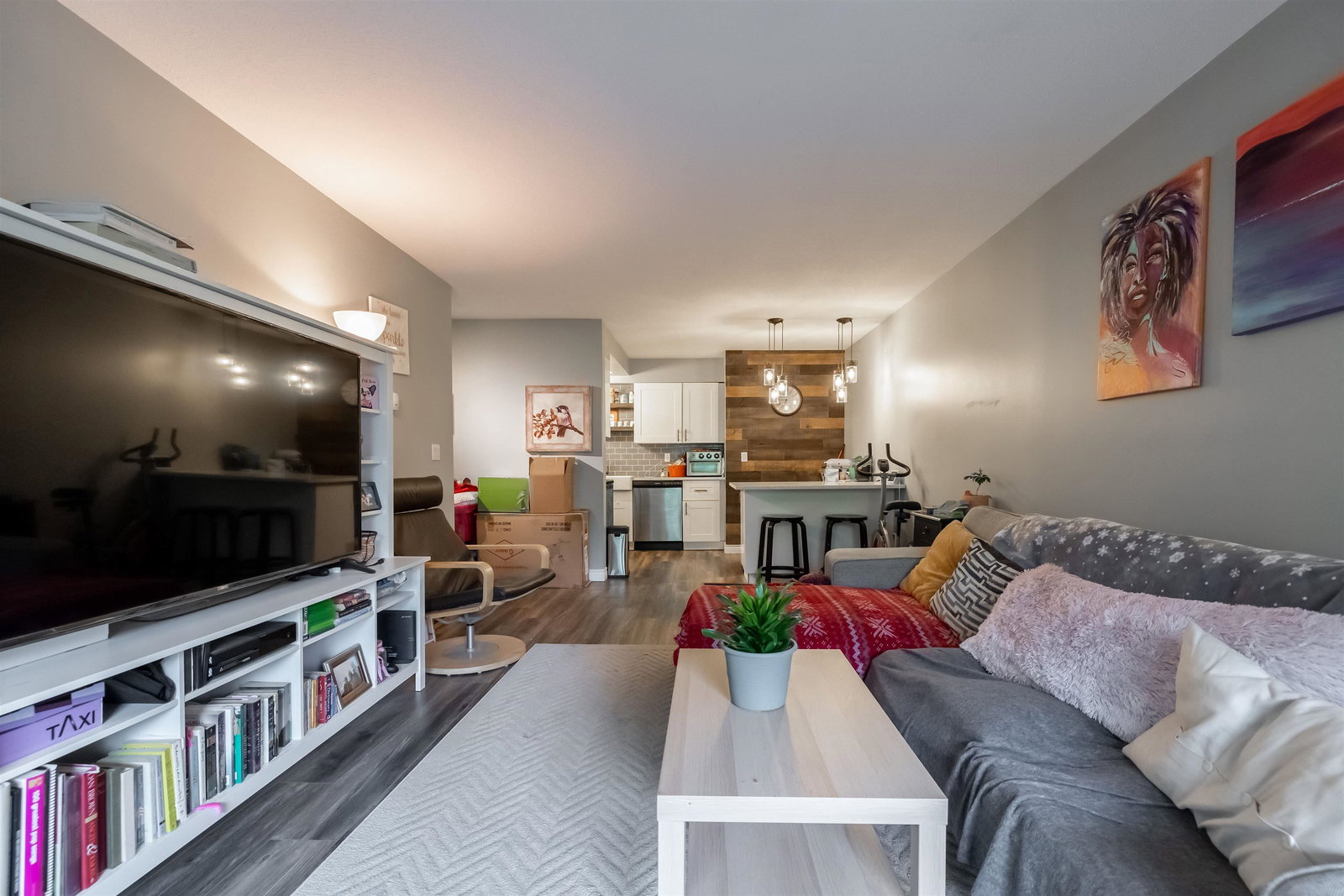 Listing Image 10