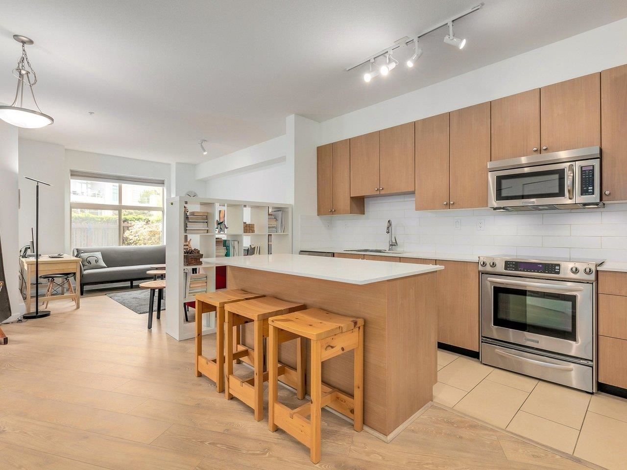 Listing Image 10