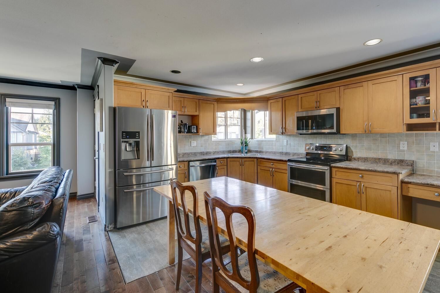 Listing Image 10