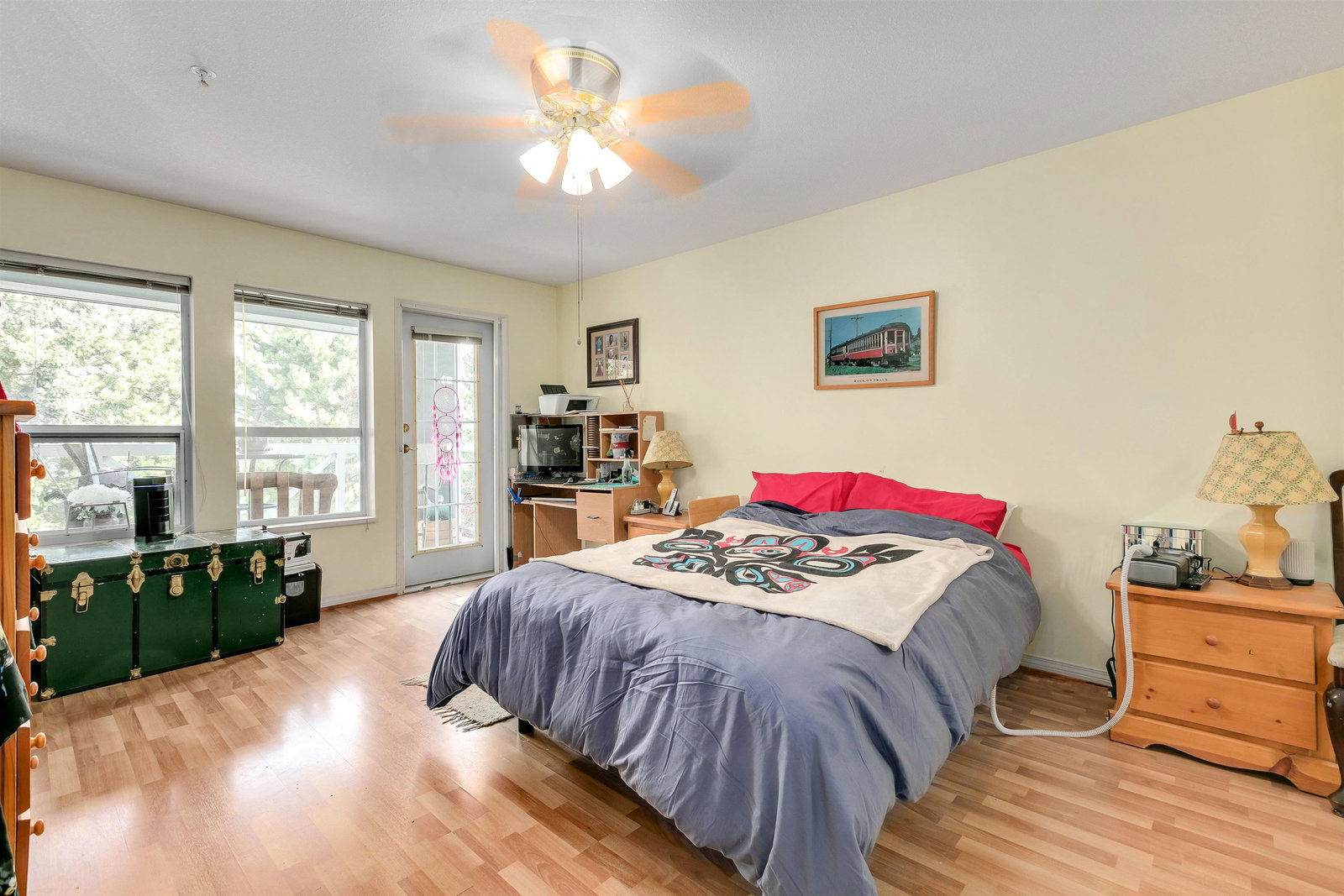Listing Image 12