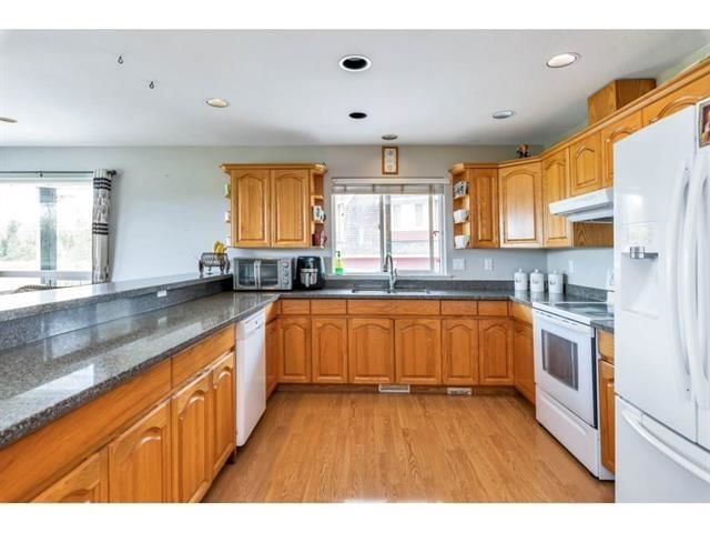 Listing Image 16