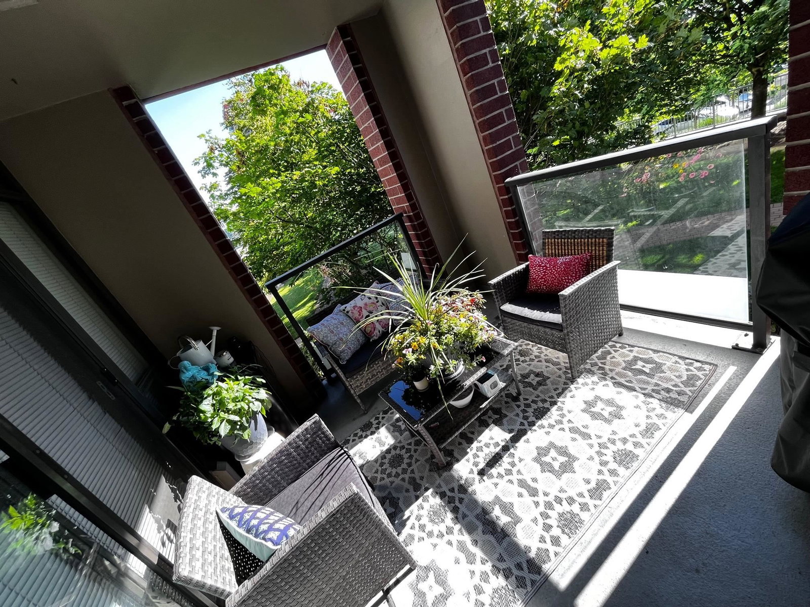 Listing Image 4