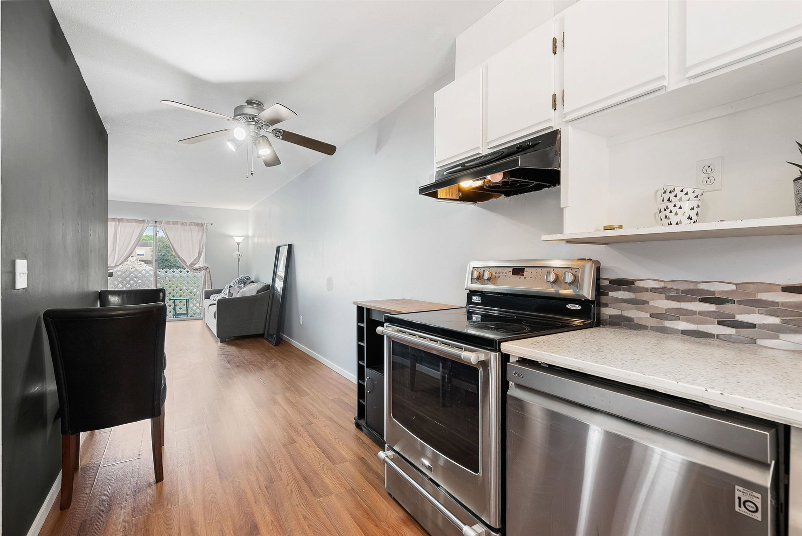 Listing Image 11