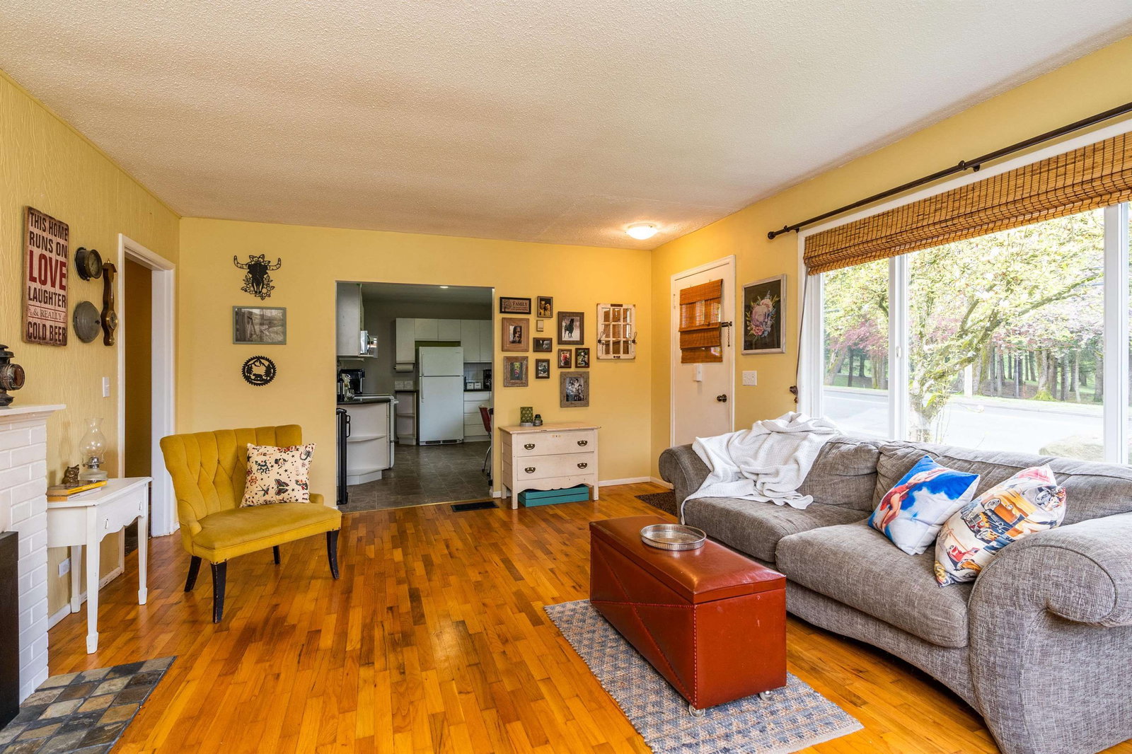 Listing Image 4