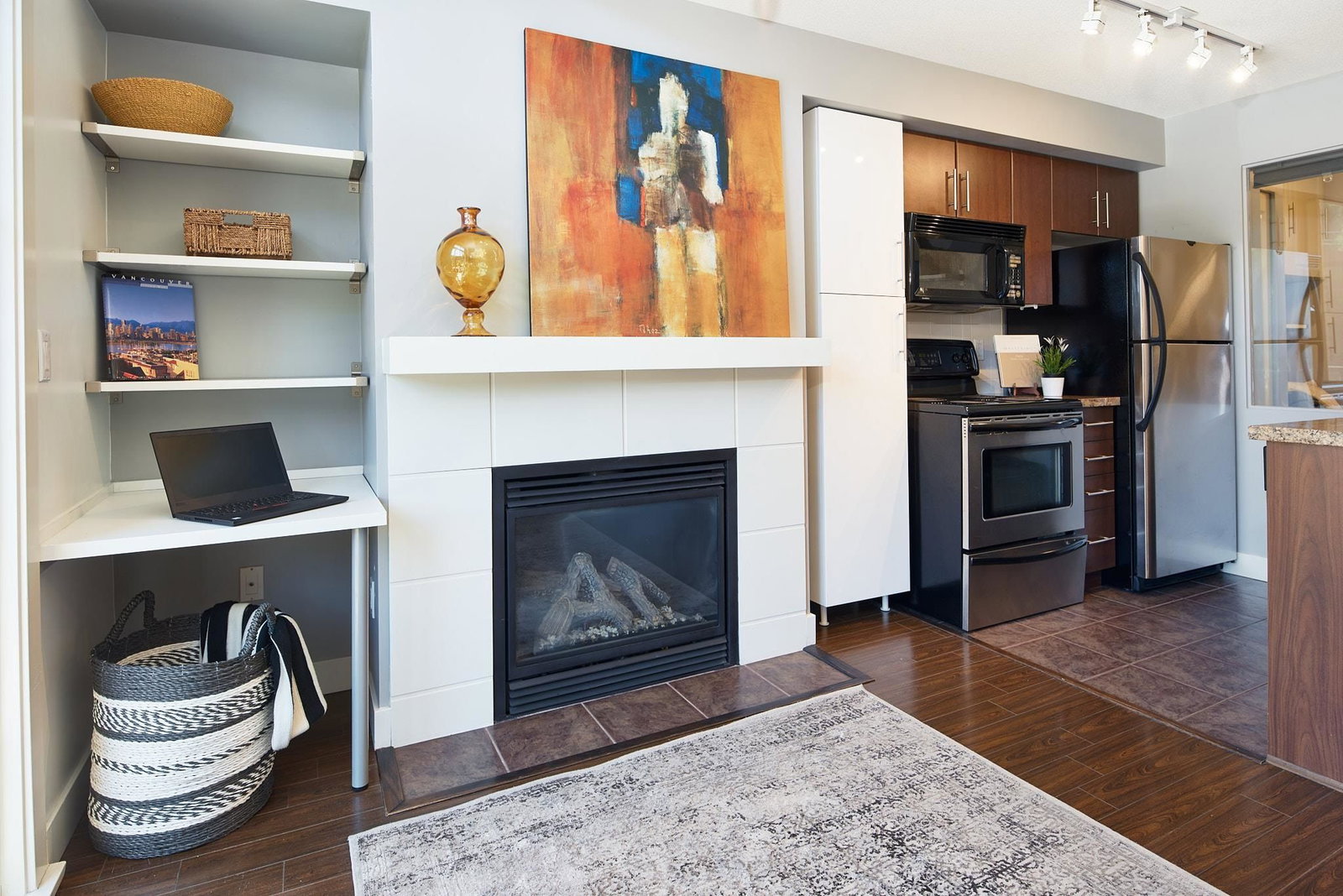Listing Image 1