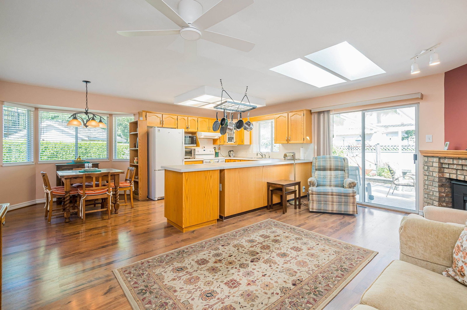 Listing Image 11
