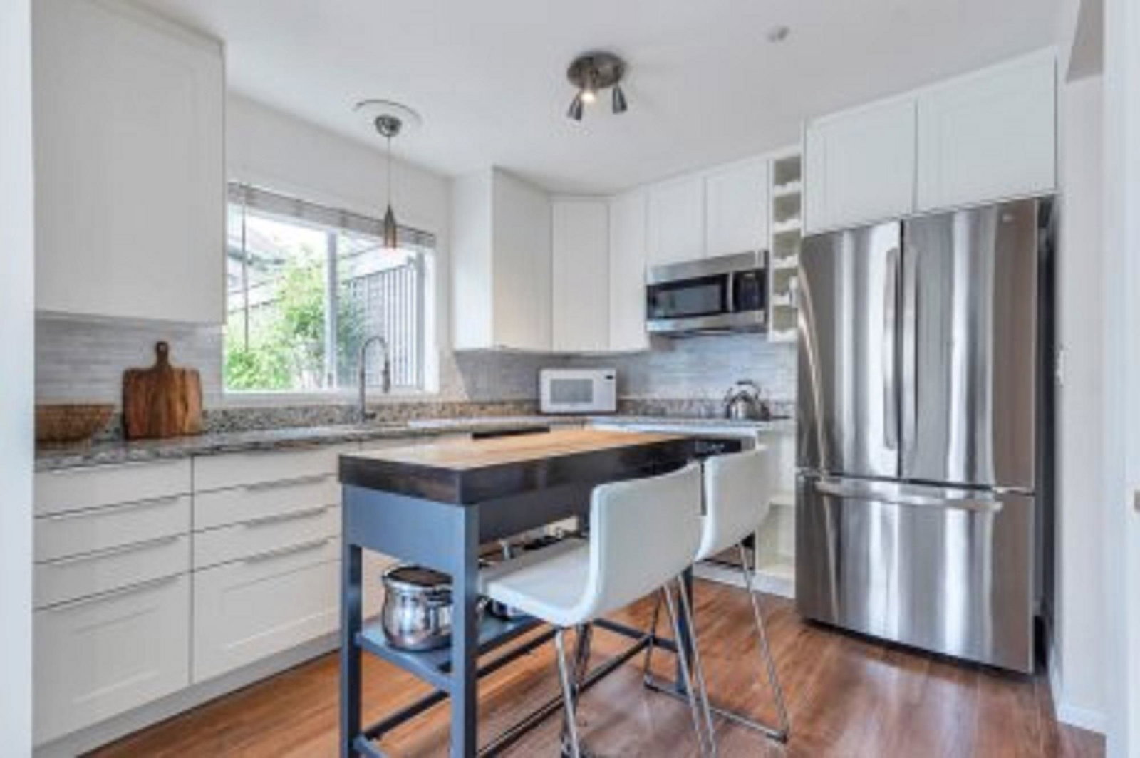 Listing Image 11