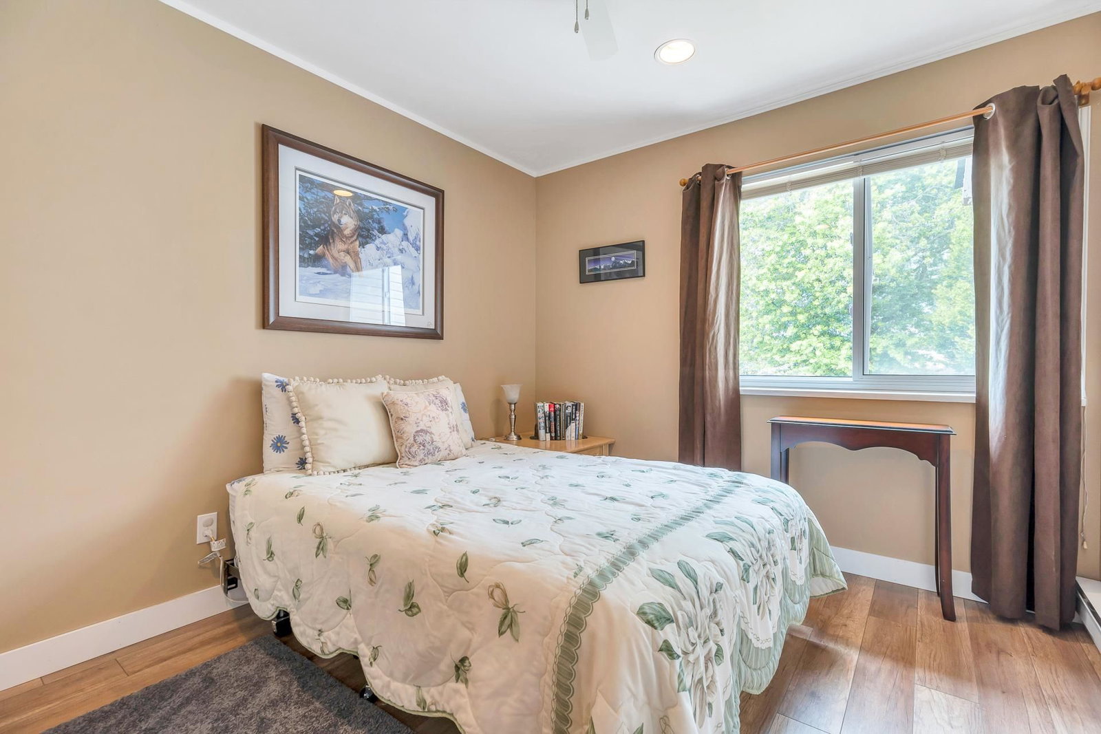 Listing Image 10