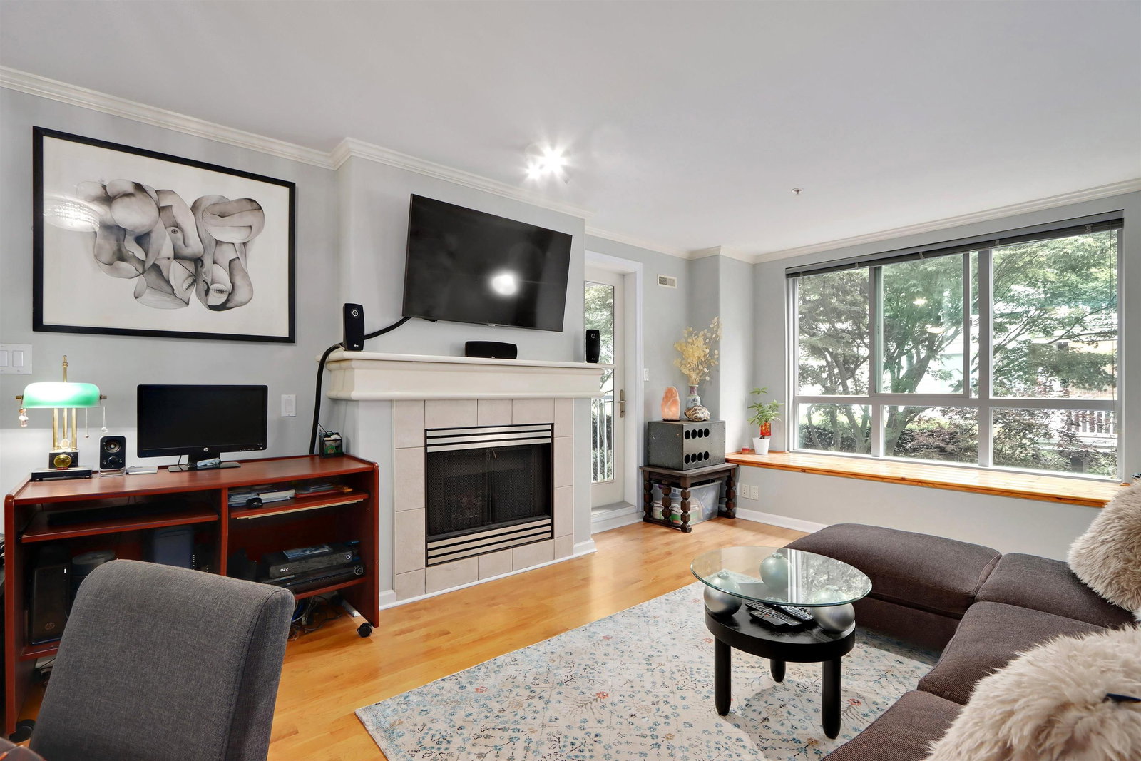 Listing Image 4
